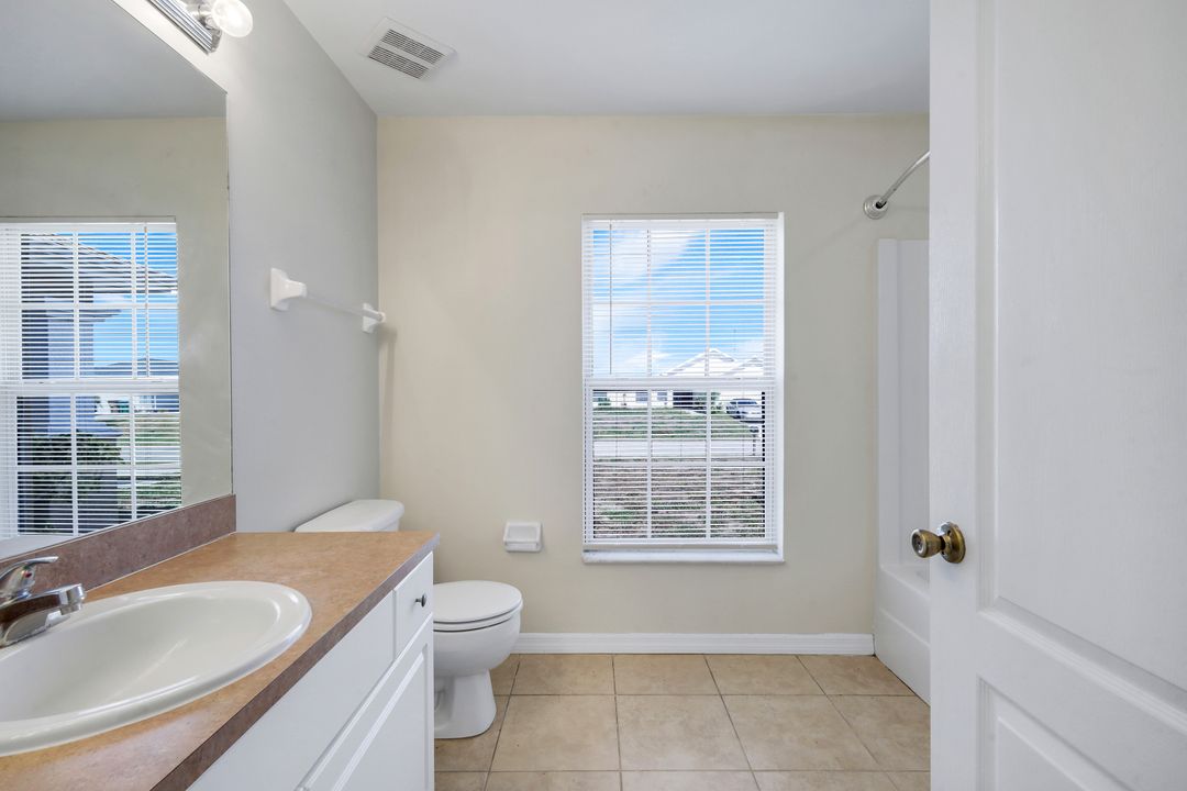 2010 NE 13th Pl, Cape Coral, FL 33909