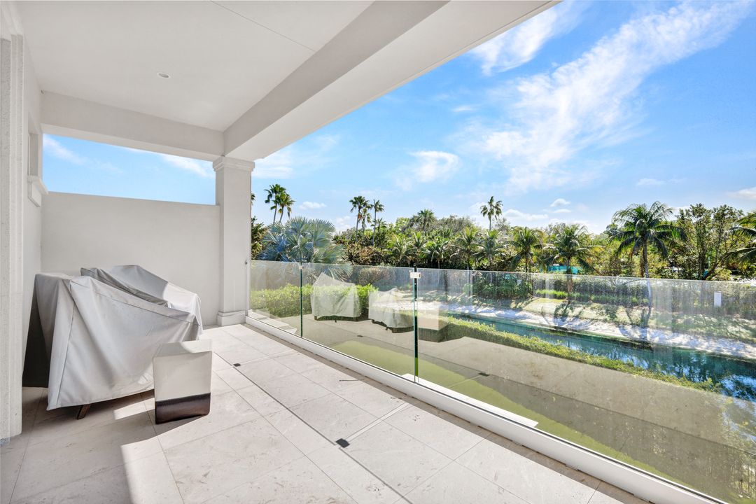 6892 Leeward Wy, Naples, FL 34109