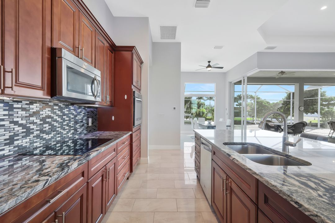 4909 Seville Ct, Cape Coral, FL 33904