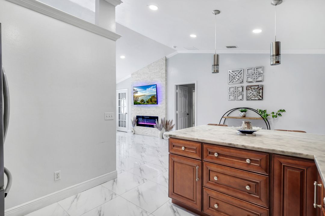 3421 24th Ave NE, Naples, FL 34120