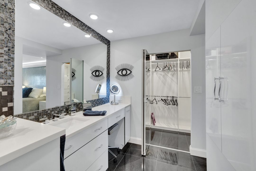 555 Park Shore Dr #503, Naples, FL 34103