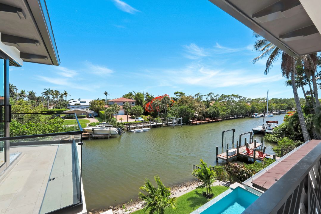 1690 Chesapeake Ave, Naples, FL 34102