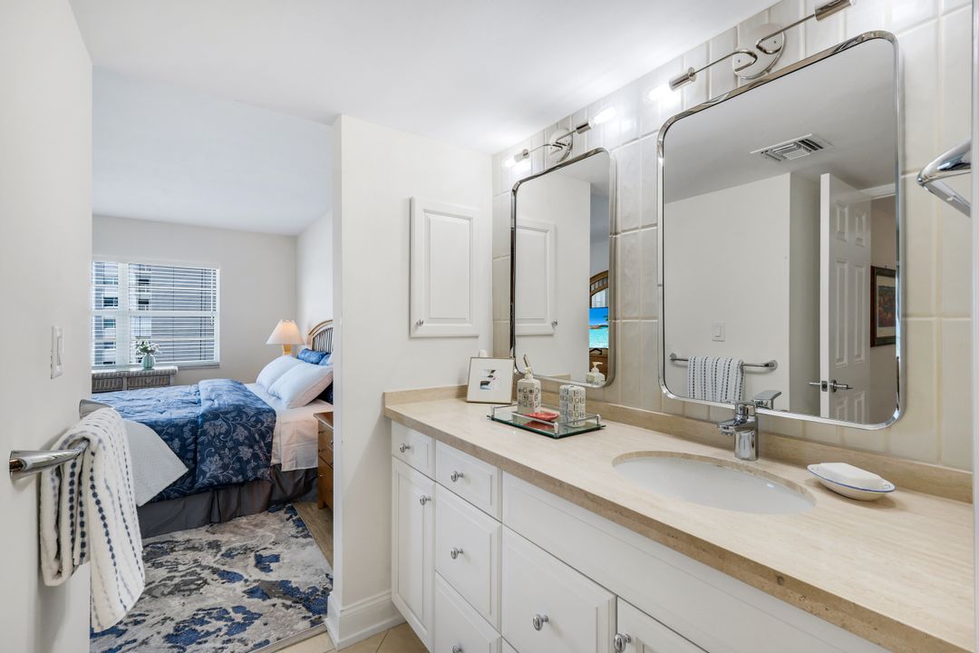 3443 Gulf Shore Blvd N #313, Naples, FL 34103
