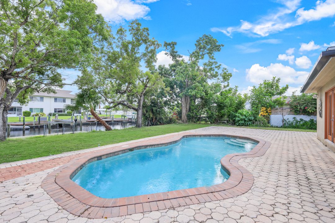 4807 Triton Ct W, Cape Coral, FL 33904