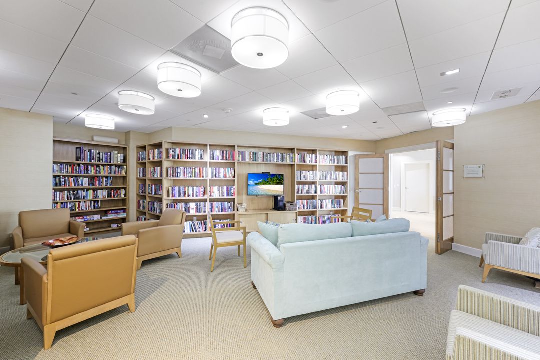 4651 Gulf Shore Blvd N #701, Naples, FL 34103