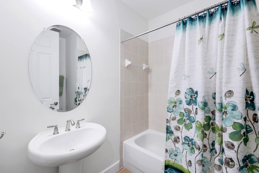 9220 Quartz Ln #101, Naples, FL 34120