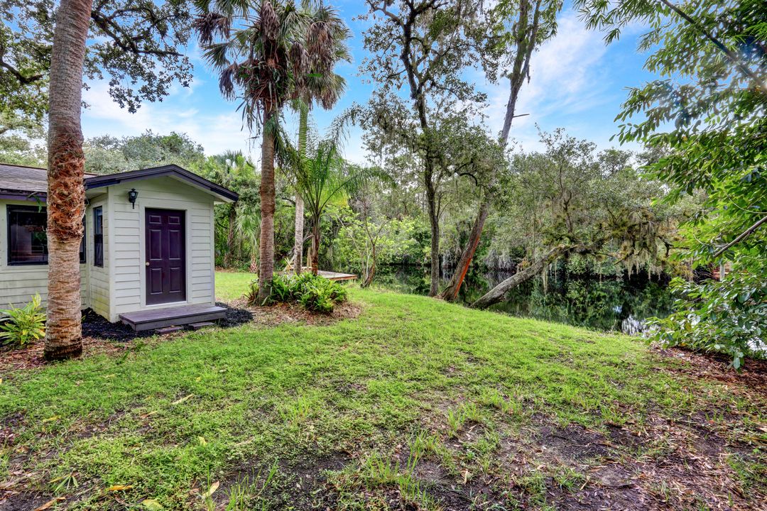 18200 Elmwood Dr, Alva, FL 33920