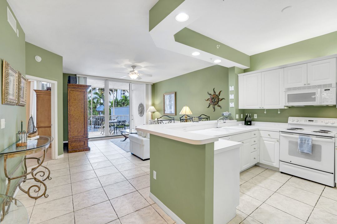 460 Launch Cir #202, Naples, FL 34108