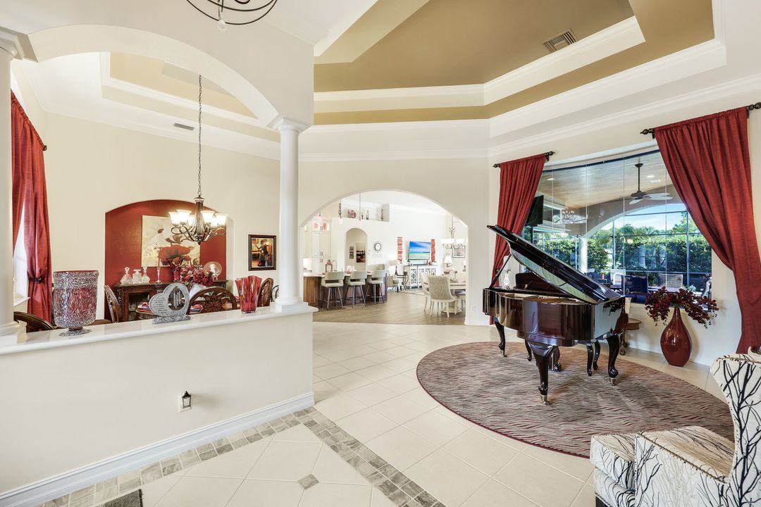 5926 Amberwood Dr, Naples, FL 34110