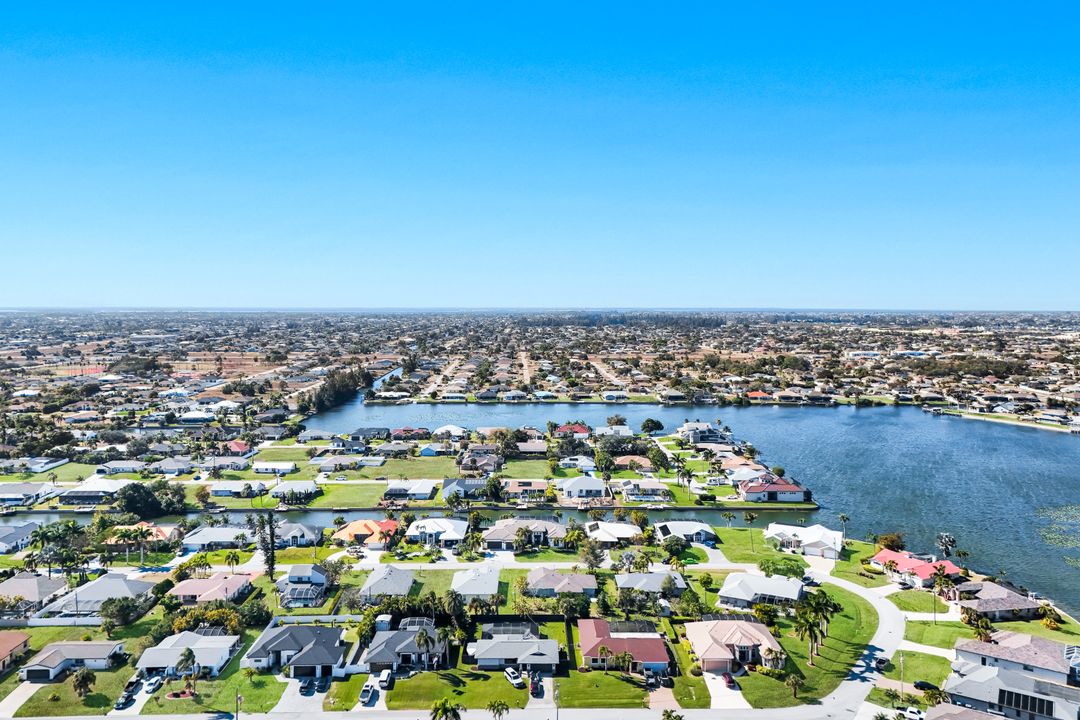 1218 SW 4th Pl, Cape Coral, FL 33991