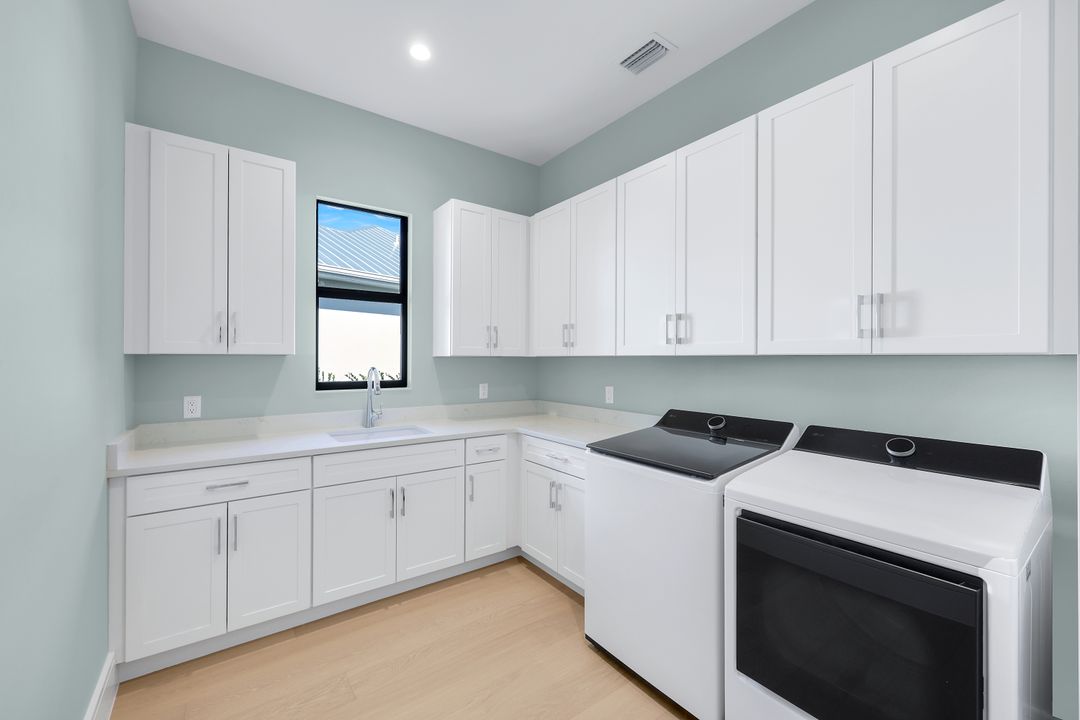 14282 Charthouse Cir, Naples, FL 34114