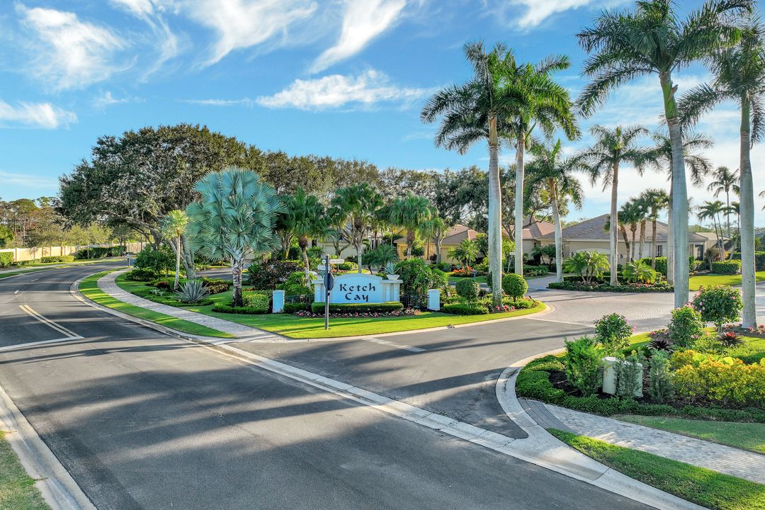 4970 Bollard Ct, Naples, FL 34112