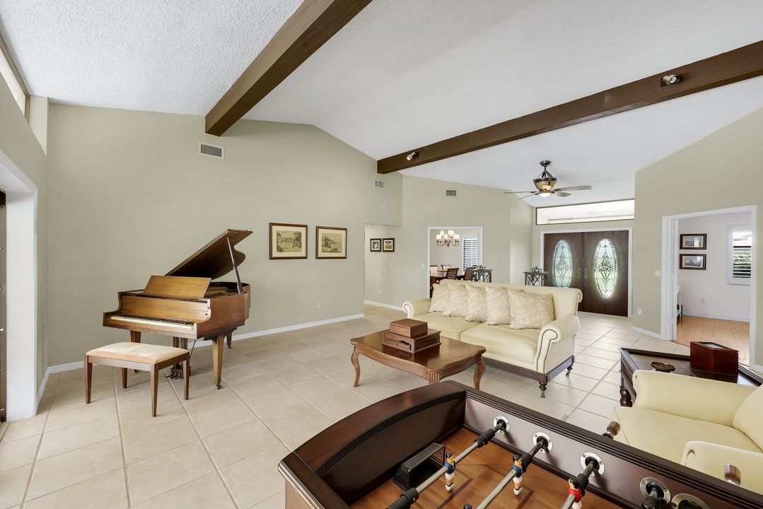 1924 Empress Ct, Naples, FL 34110