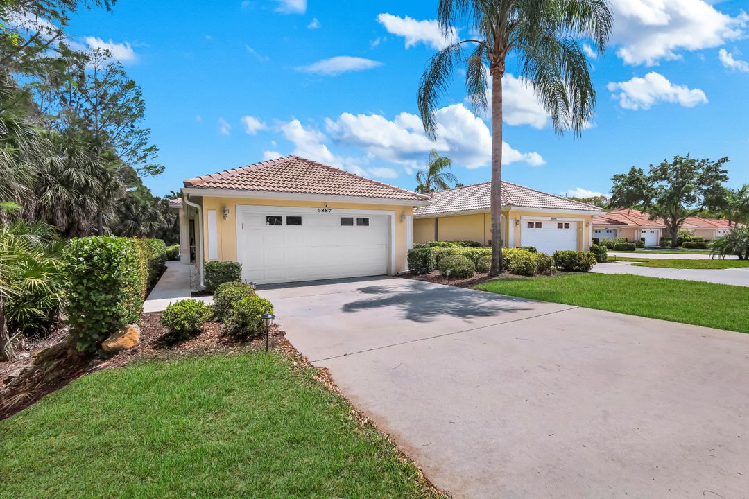 5887 Northridge Dr N, Naples, FL 34110