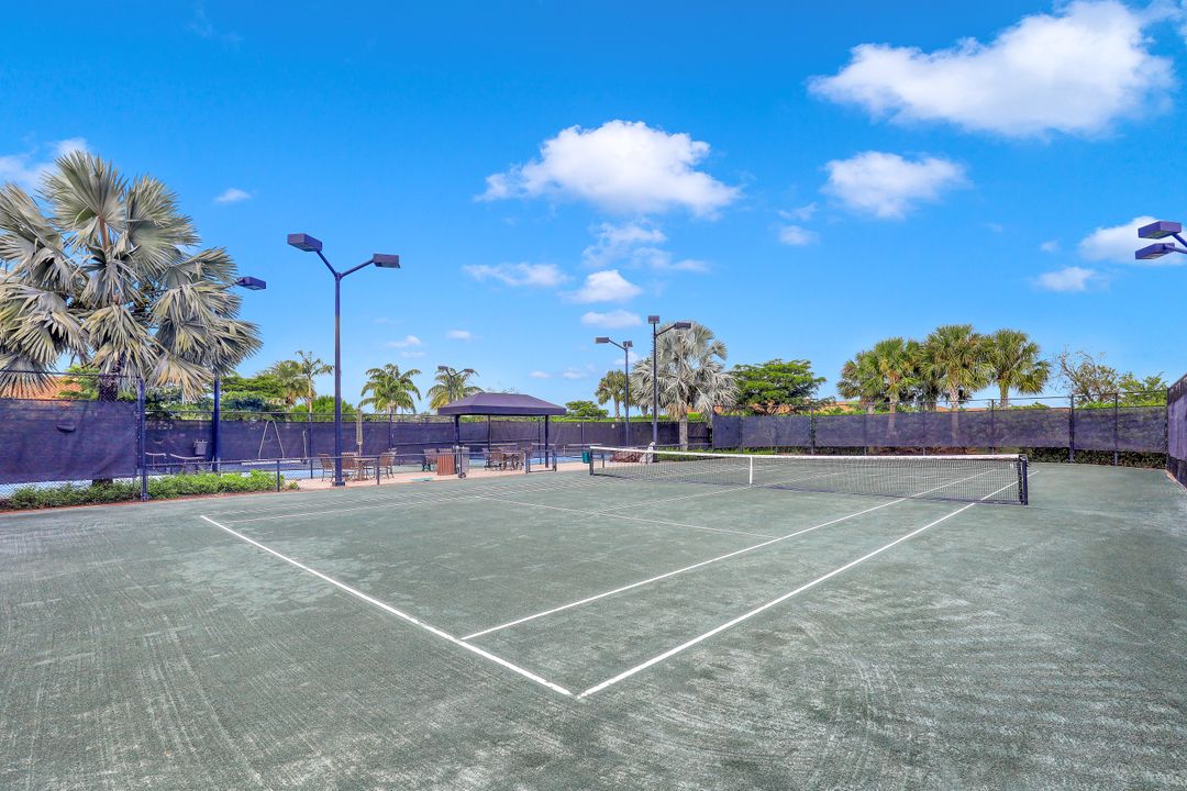 8581 Maggiore Ct, Naples, FL 34114