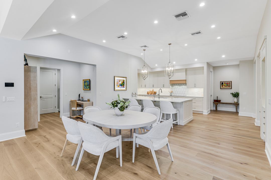 641 Pine Ct, Naples, FL 34102