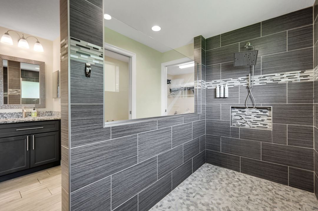 27741 Roslin Dr, Bonita Springs, FL 34135