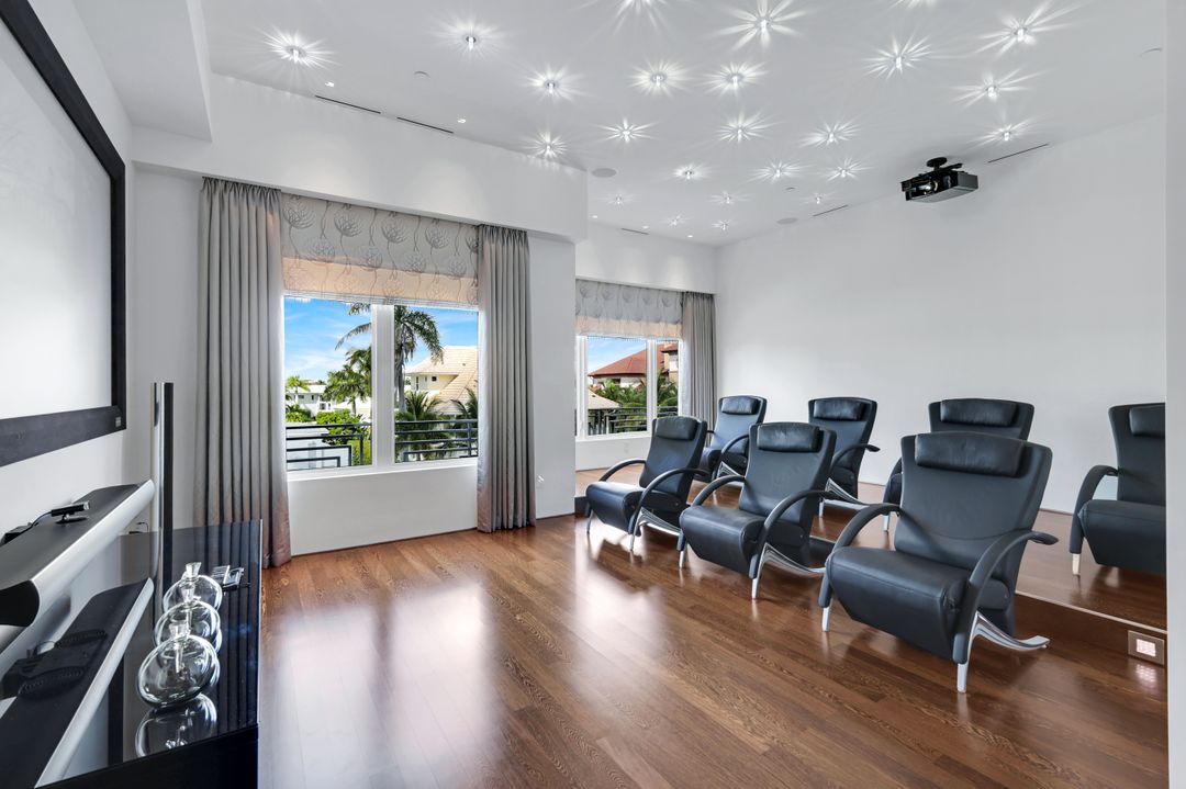 260 Channel Dr, Naples, FL 34108