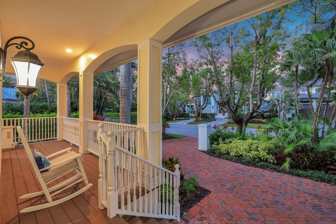 1550 Gordon Dr, Naples, FL 34102