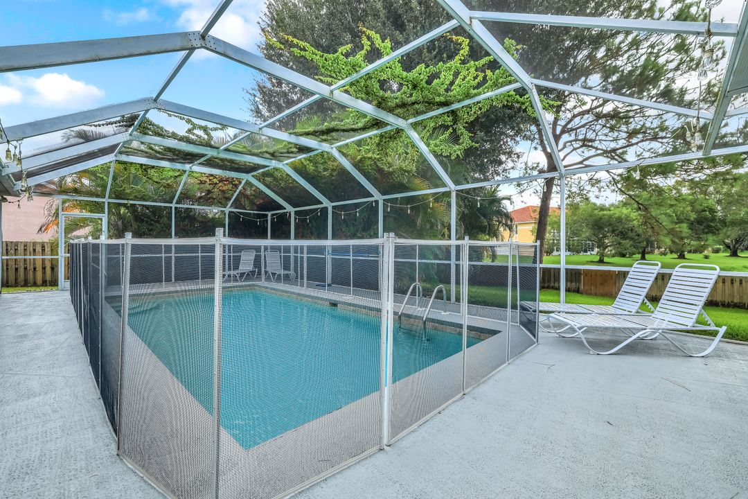 169 Plantation Cir, Naples, FL 34104