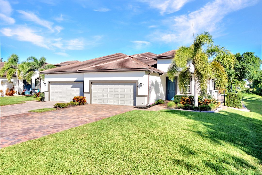 1189 S Town and River Dr, Fort Myers, FL 33919