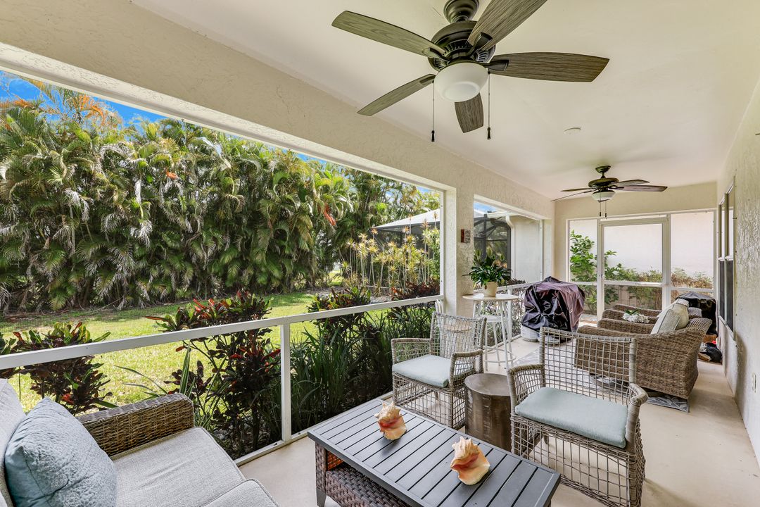 156 Stanhope Cir, Naples, FL 34104
