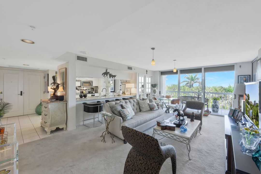 6573 Marissa Loop #303, Naples, FL 34108