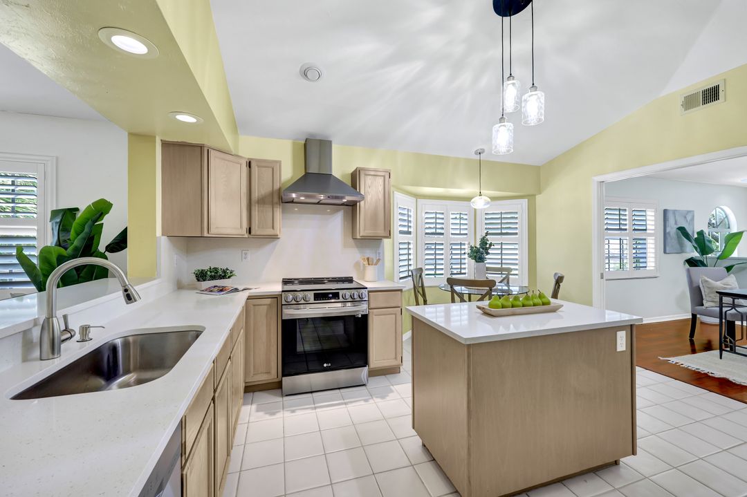 2811 Aintree Ln  #E204, Naples, FL 34112