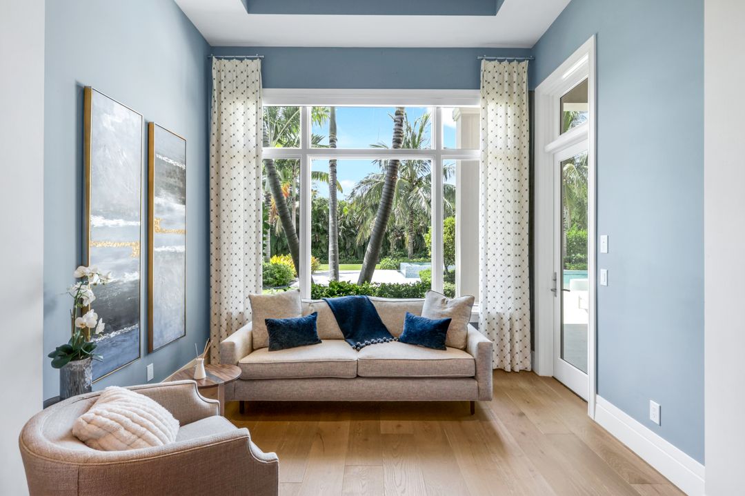 112 Hickory Rd, Naples, FL 34108
