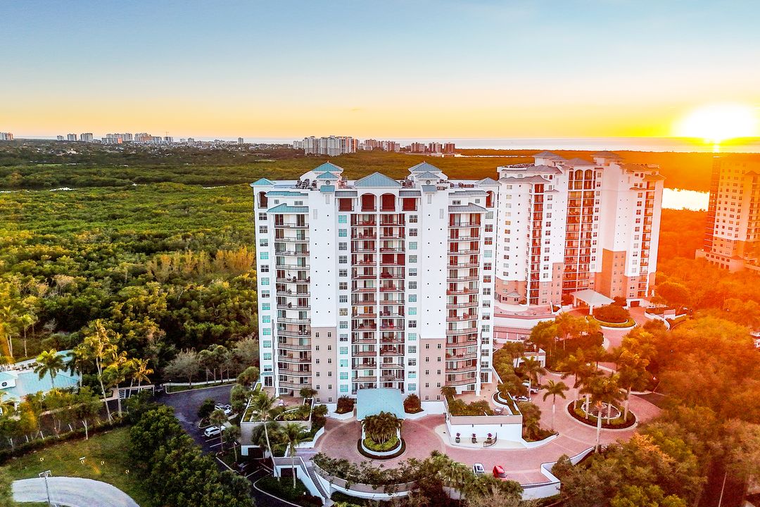455 Cove Tower Dr #902, Naples, FL 34110