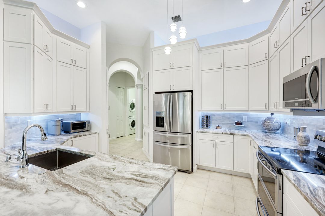 20552 Foxworth Cir, Estero, FL 33928