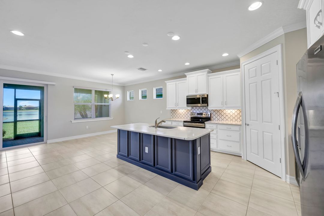 14704 Kelson Cir, Naples, FL 34114