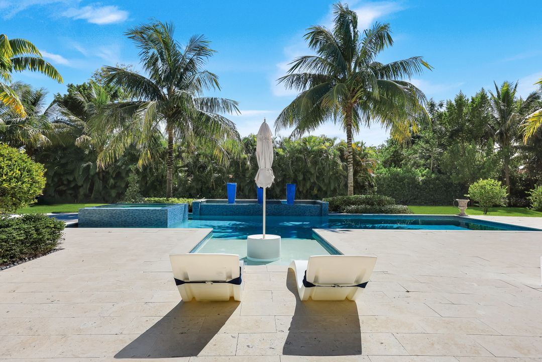 112 Hickory Rd, Naples, FL 34108