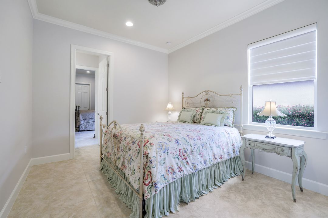 9266 Quarry Dr, Naples, FL 34120