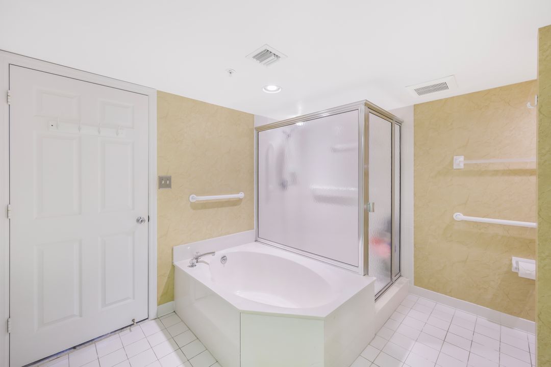 21 Bluebill Ave  #B-1102, Naples, FL 34108