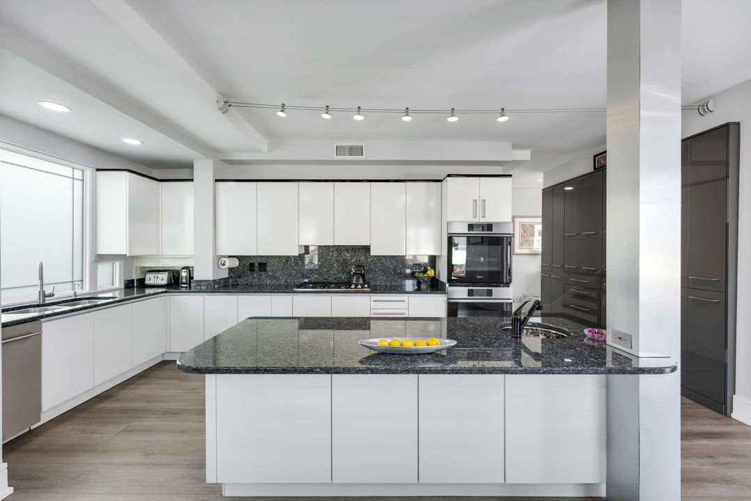 375 Germain Ave, Naples, FL 34108