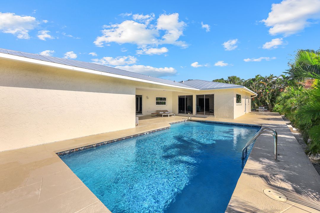 318 Grapewood Ct, Marco Island, FL 34145