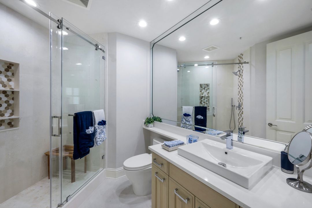 81 Seagate Dr, Naples, FL 34103