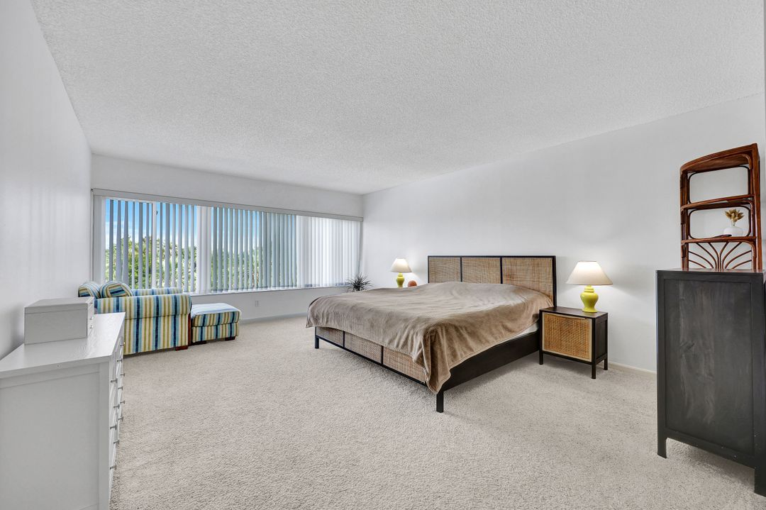 955 Palm View Dr #307, Naples, FL 34110