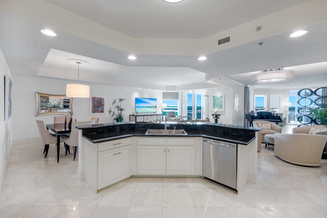 285 Grande Way #503, Naples, FL 34110