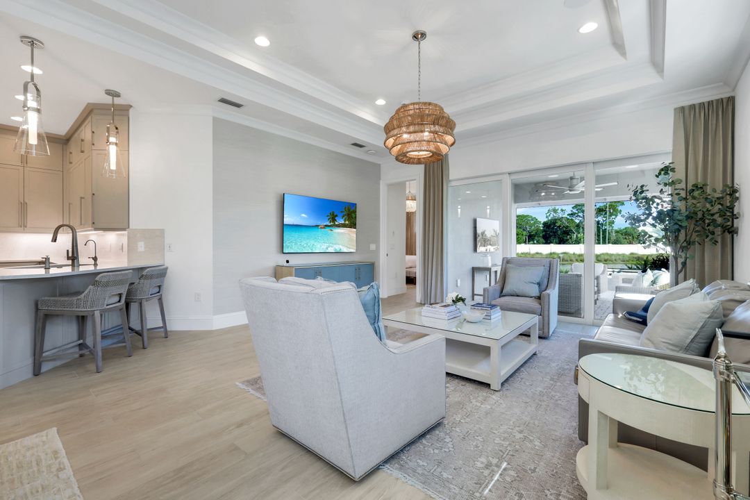 8825 Yucatan Ct, Naples, FL 34112