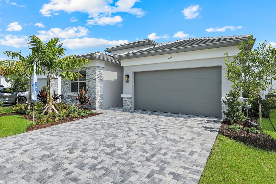 2741 Durham Cir, Naples, FL 34112