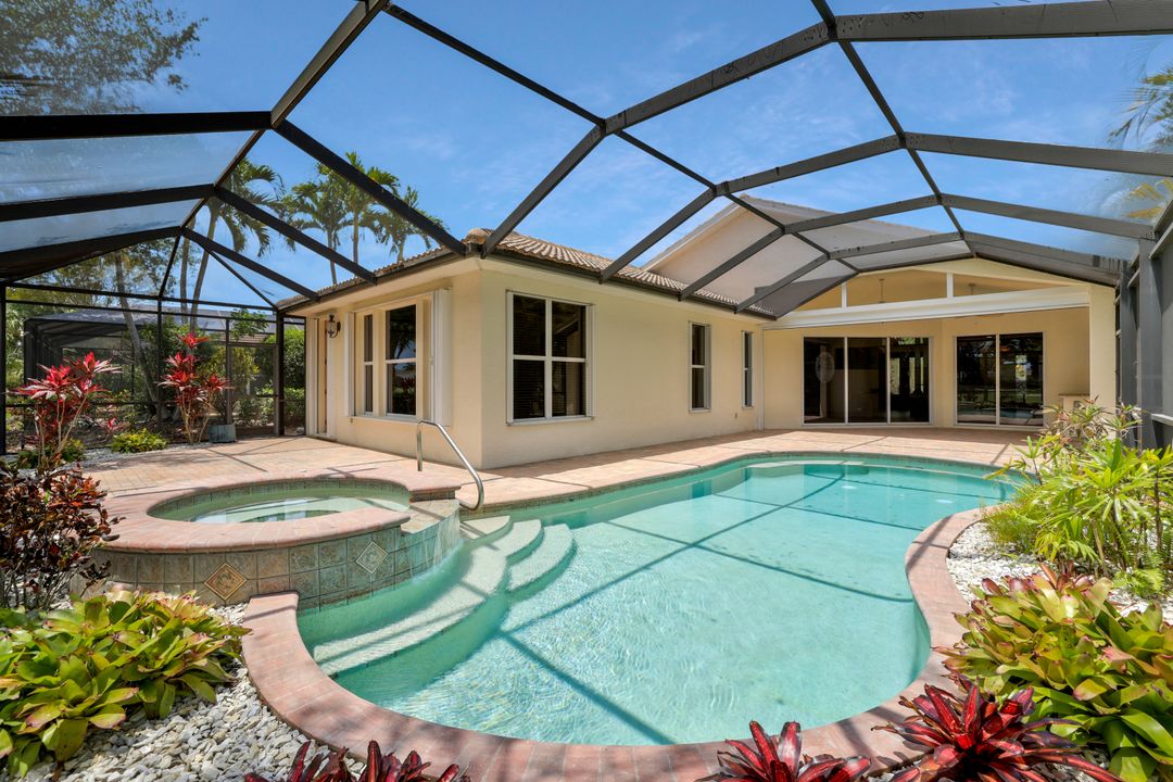 4923 Cerromar Dr, Naples, FL 34112