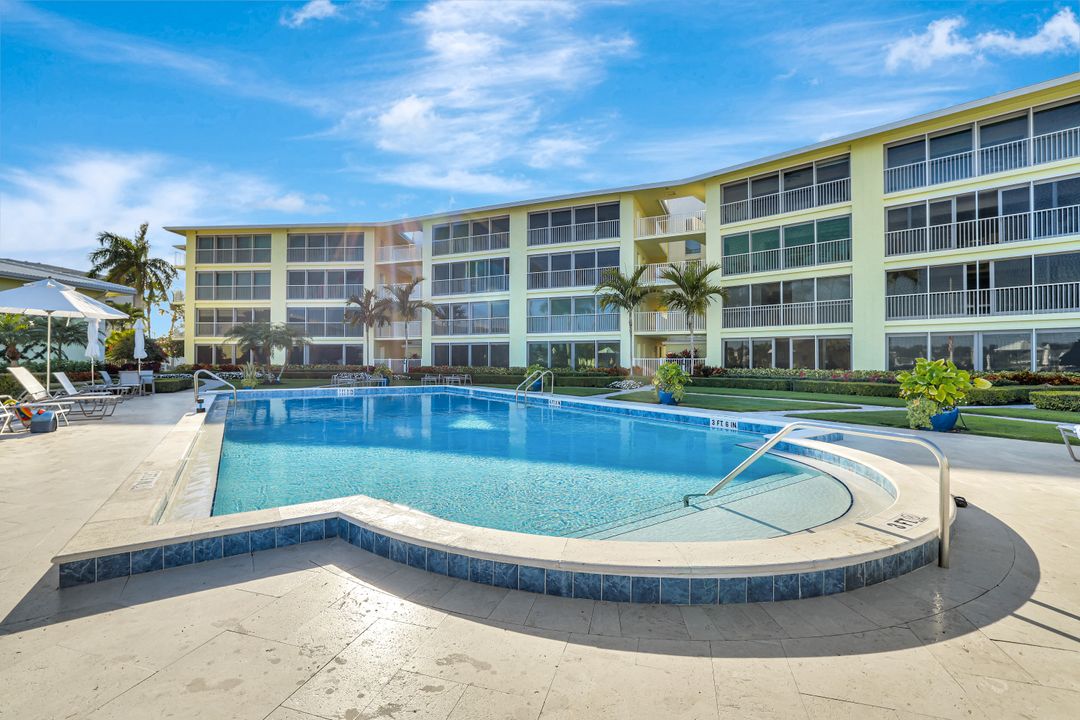 2850 Gulf Shore Blvd N  #201, Naples, FL 34103