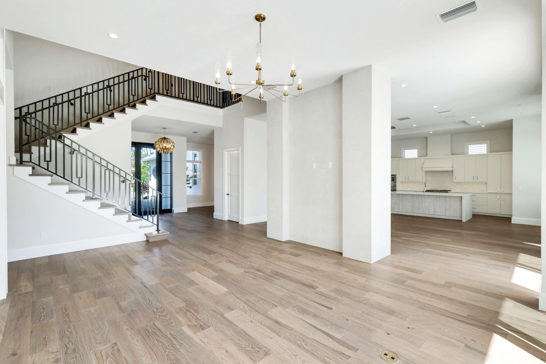 16716 Enclave Cir, Naples, FL 34110