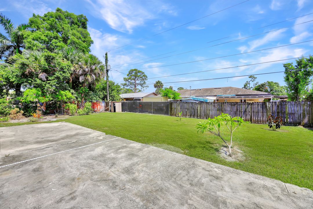 3950 Mohawk Pl, Naples, FL 34112