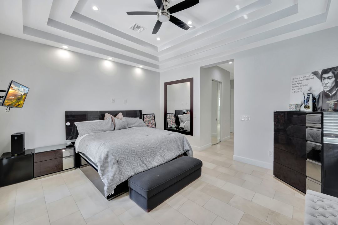 140 37th Ave NW, Naples, FL 34120