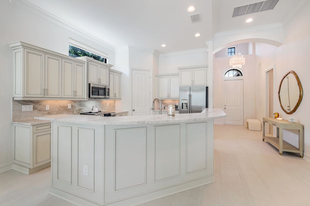 7319 Lantana Cir, Naples, FL 34119