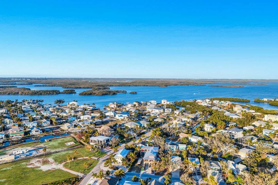 231 Sterling Ave, Fort Myers Beach, FL 33931