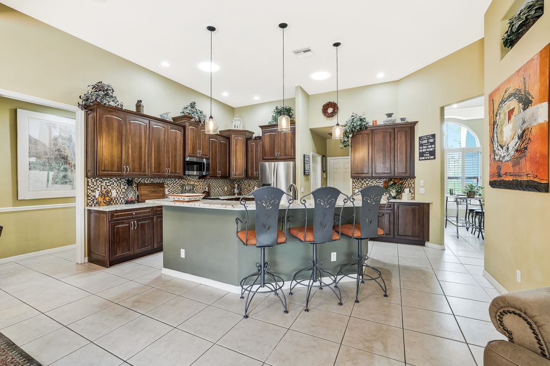 9889 Clear Lake Cir, Naples, FL 34109